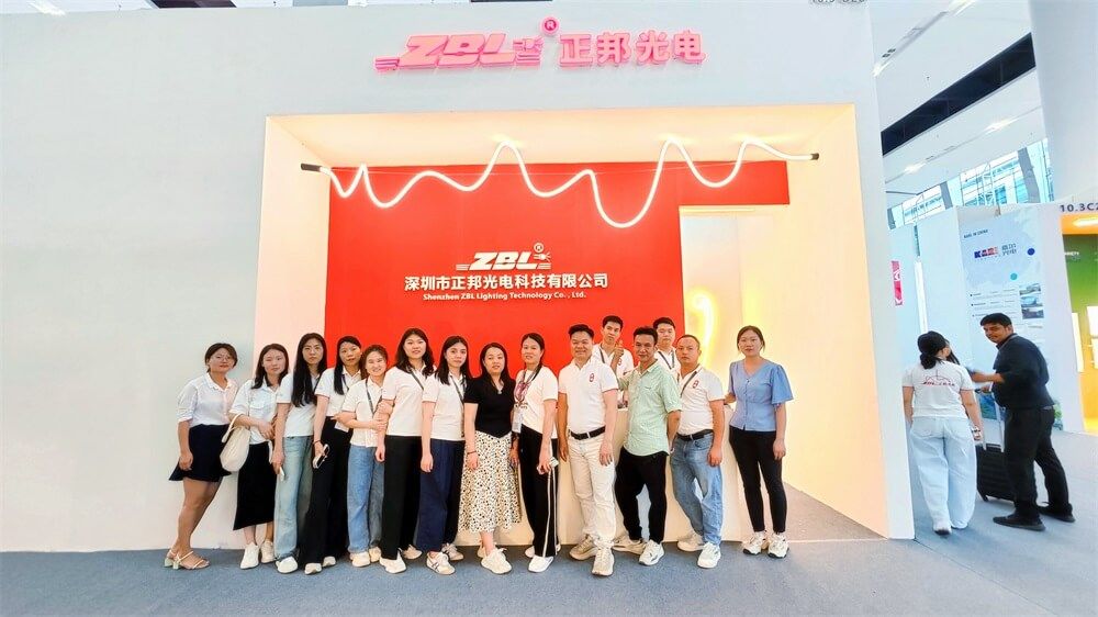 巨奧家人們：工作再忙，也不妨一起歡聲笑語過生日